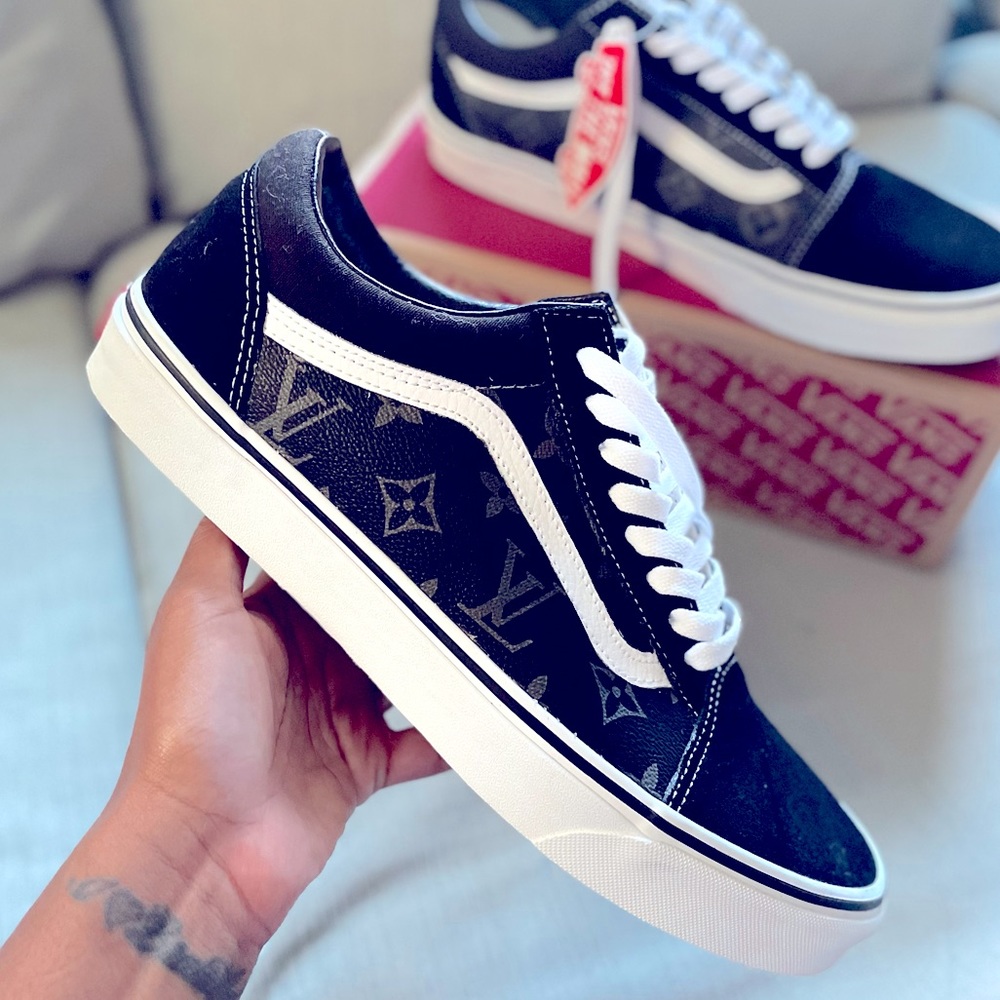 Custom Vans (M)